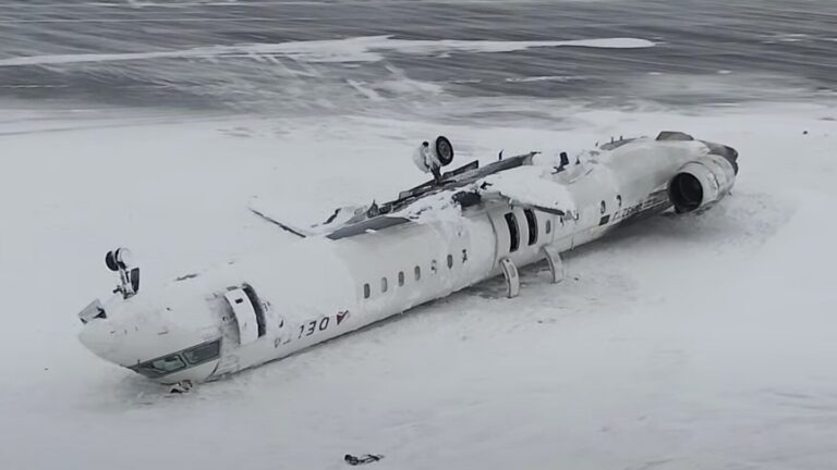 德尔塔航空公司坠毁事件引发对婴儿在父母腿上飞行安全性的关注