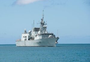 皇家加拿大海军护卫舰HMCS Ottawa穿越台湾海峡